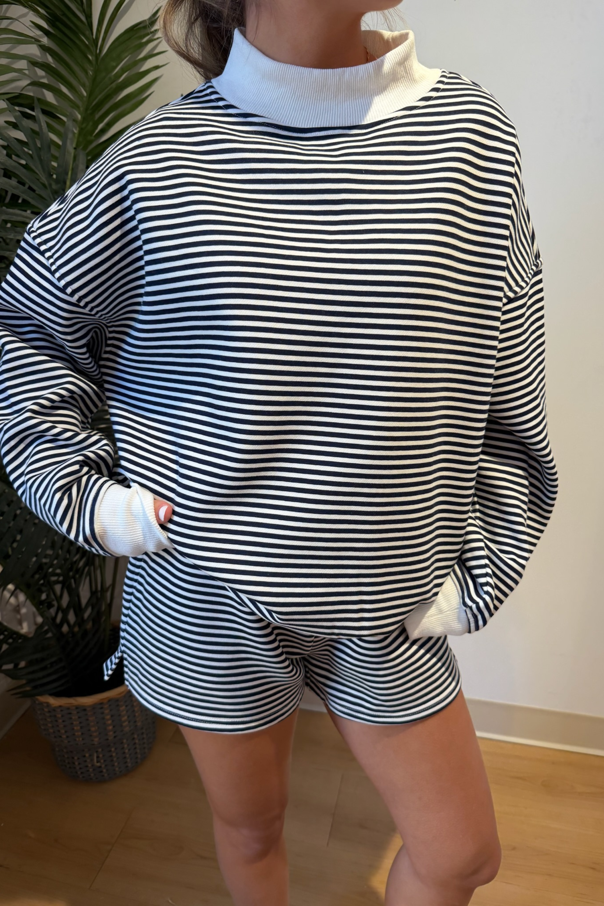 Lucy Big Striped Mockneck Sweatshirt - Navy/White