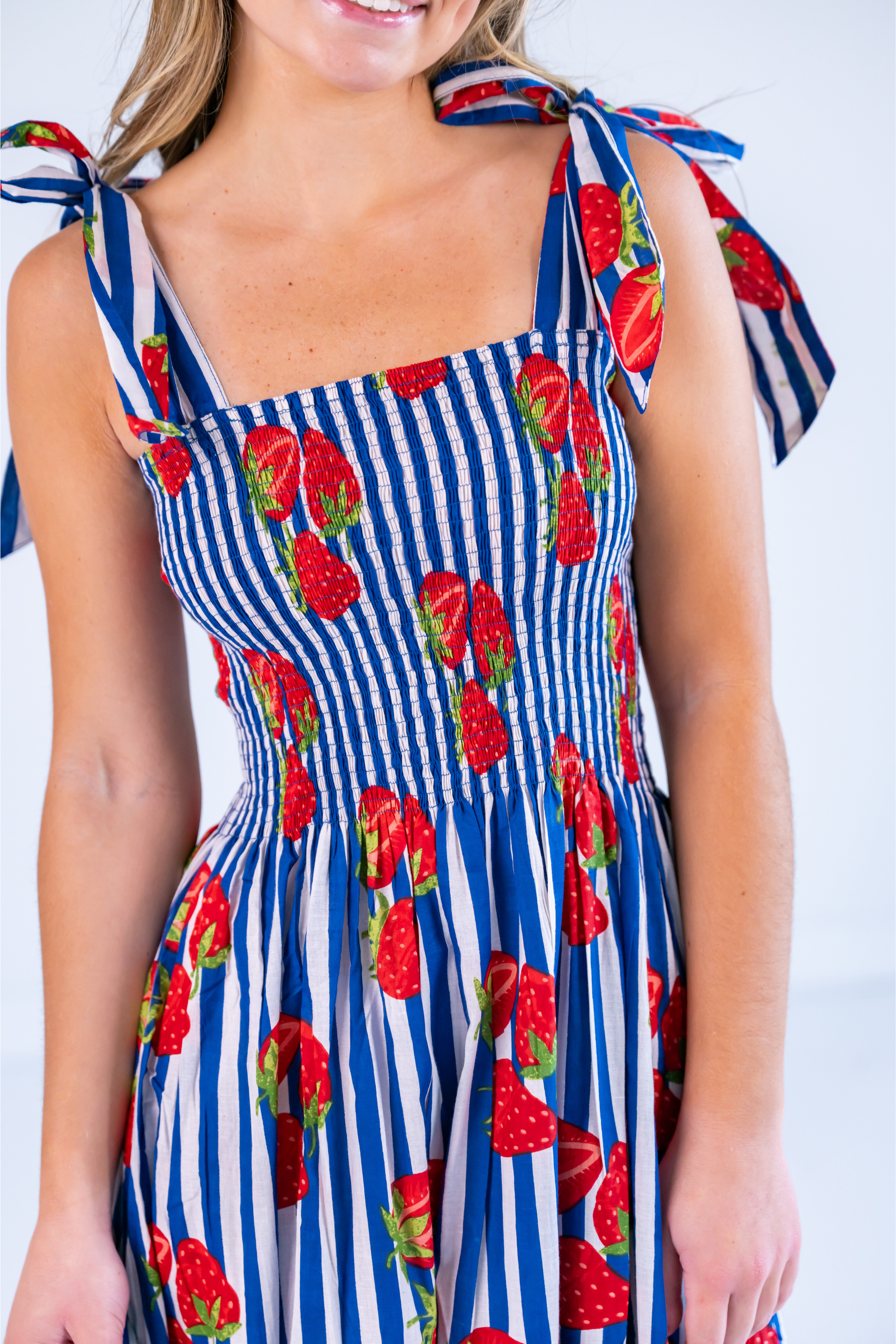 blue strawberry dress STRAWBERRY PRINT POPLIN MIDI DRESS - Sky blue