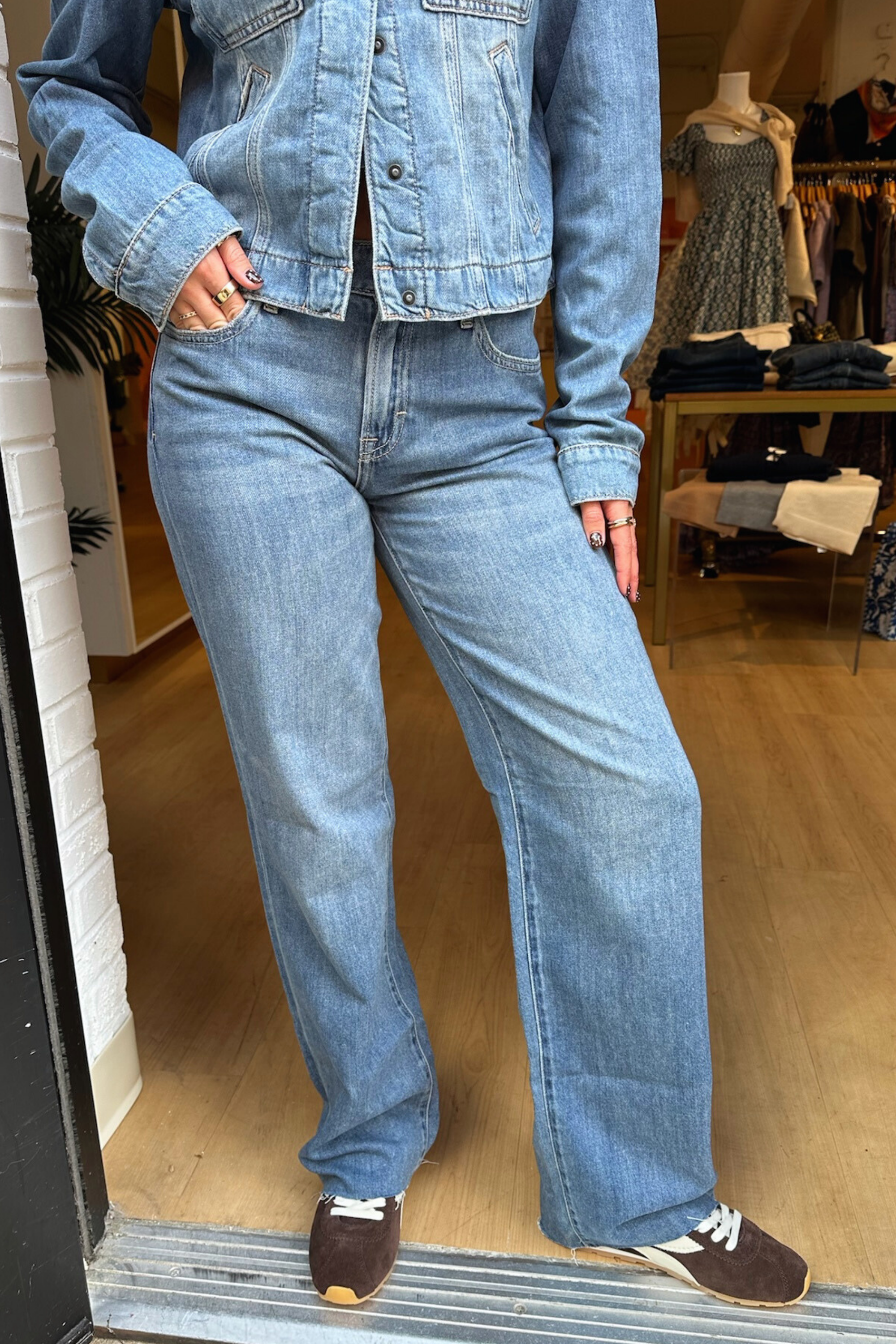Logan 32" Inseam Mid Rise Dad Jean - Medium Blue